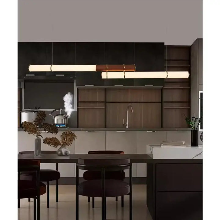 Suspension Luminaire au design rectiligne minimaliste

