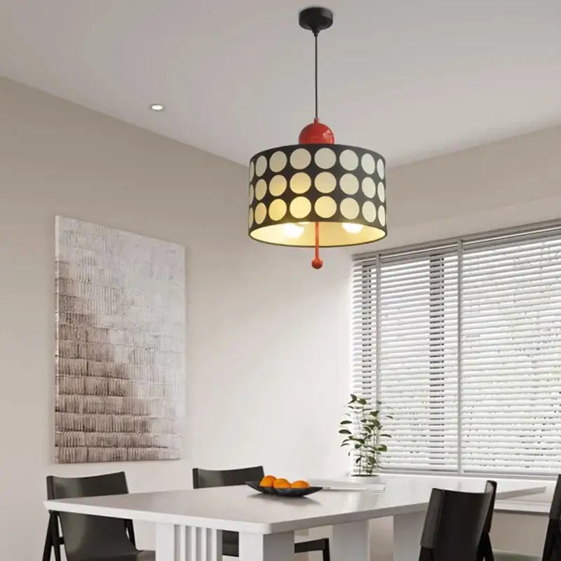 Suspension Luminaire au style rétro avec son abat-jour cylindrique

