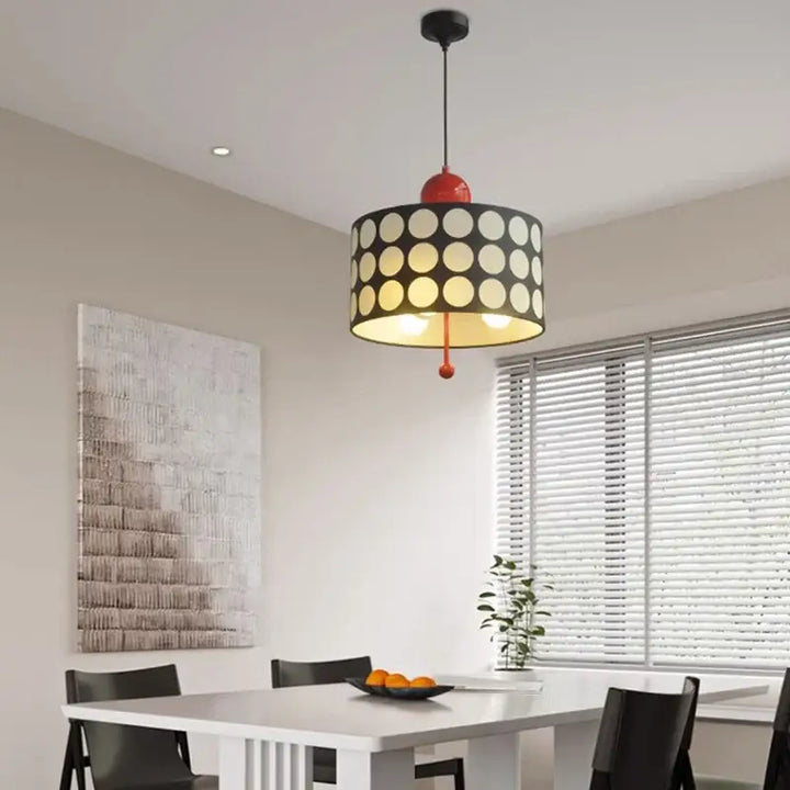 Suspension Luminaire au style rétro avec son abat-jour cylindrique


