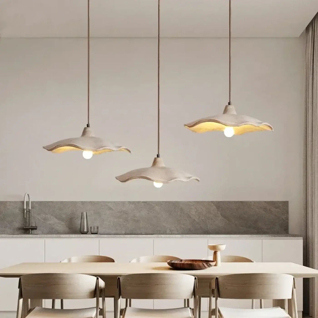 Suspension luminaire blanche avec abat jour plat pour cuisine

