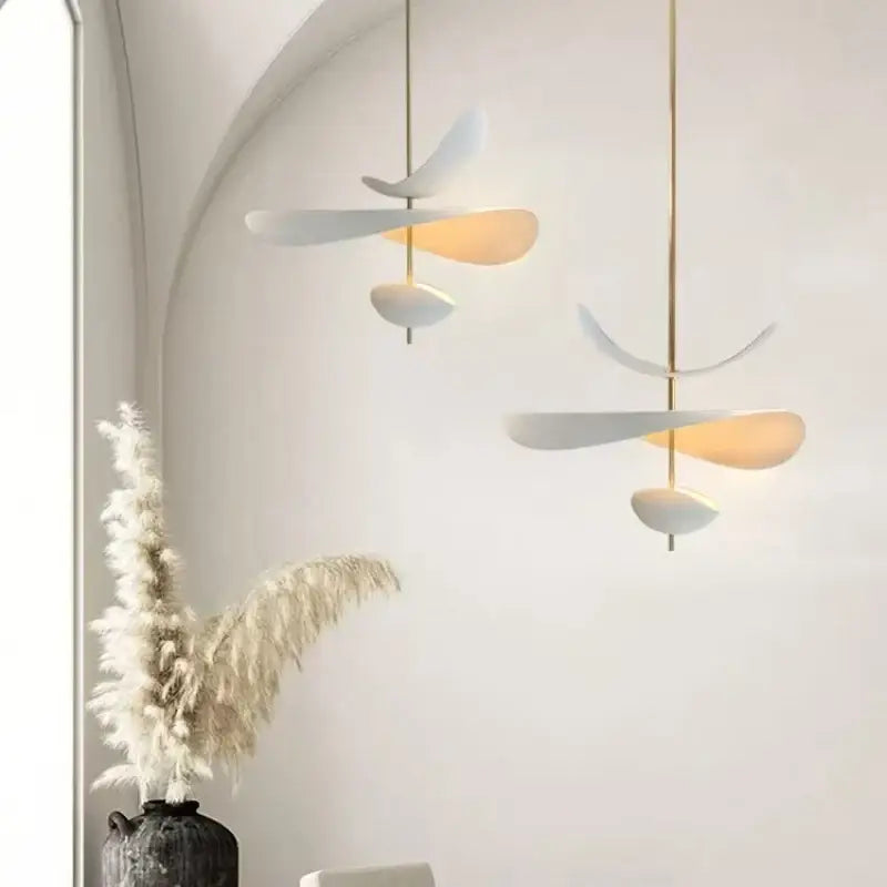 Suspension luminaire blanche en forme de pétale moderne chic