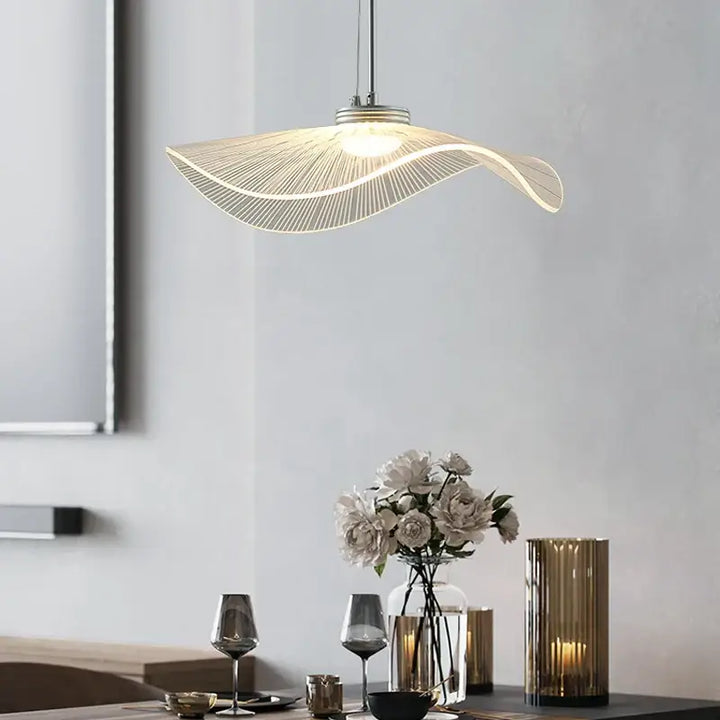 Suspension luminaire blanche inspirée de la feuille de lotus

