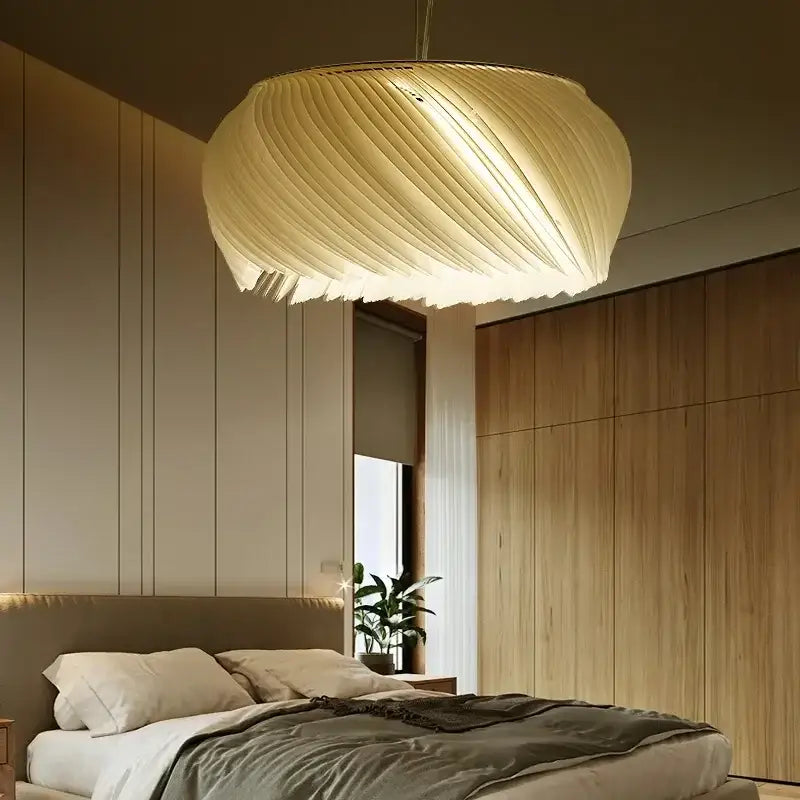 Suspension luminaire blanche plissée design moderne

