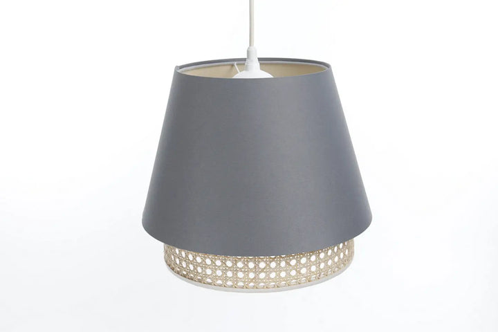 Suspension luminaire bleu gris en tissu gris avec base en rotin tressé pour un éclairage élégant et naturel