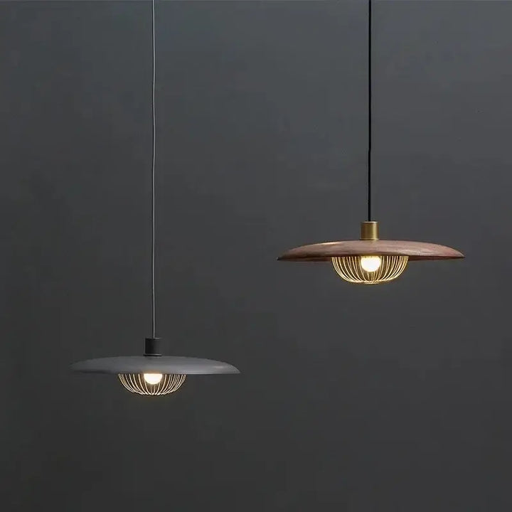 Suspension luminaire en bois et métal doré avec abat-jour rond chic