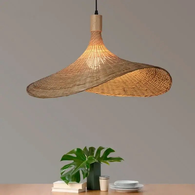 Suspension luminaire en bois et rotin inspiré des maisons de campagne

