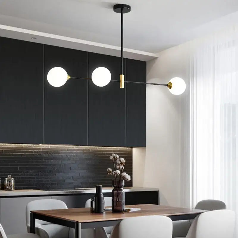 Suspension luminaire boules en verre et structure noire moderne