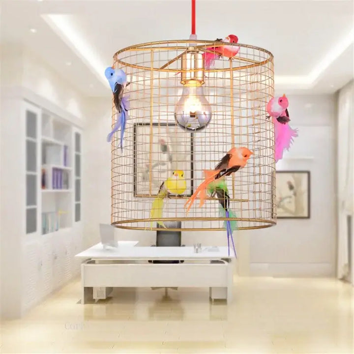 Suspension luminaire cage dorée avec oiseaux décoratifs chic