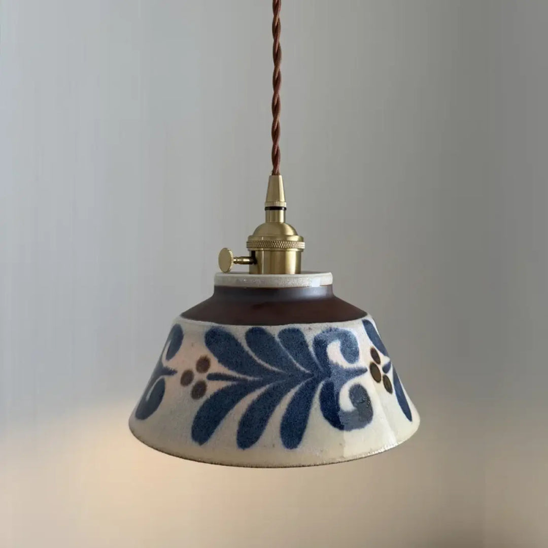 Suspension céramique avec motif floral bleu blanc doré chic