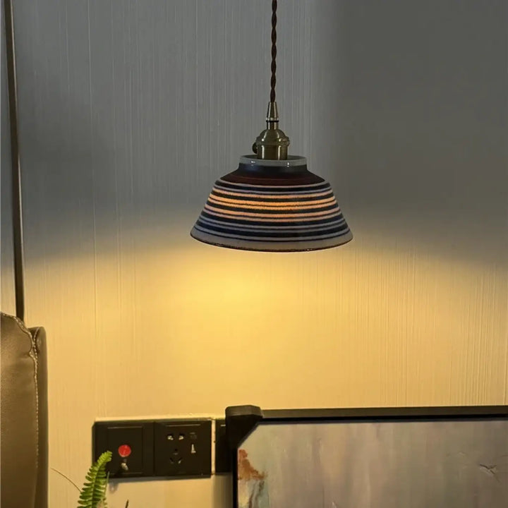Suspension luminaire en céramique striée design vintage élégant