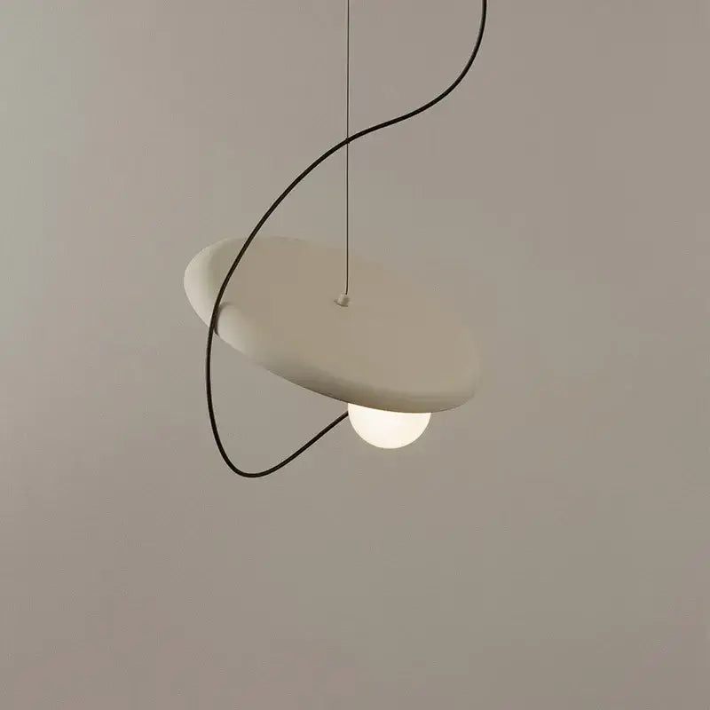 Suspension luminaire design aux formes modernes blanc noir rouge