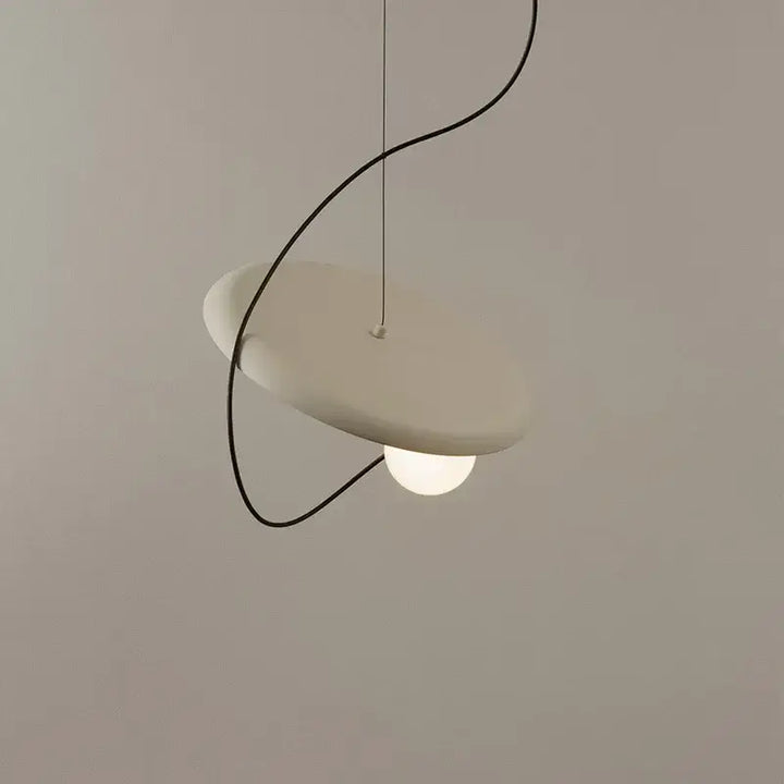 Suspension luminaire design aux formes modernes blanc noir rouge