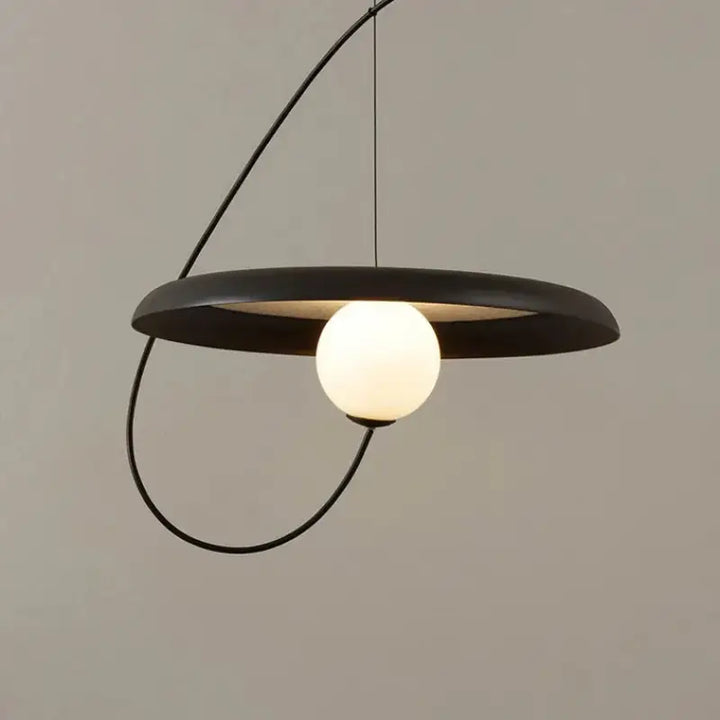Suspension luminaire design aux formes modernes blanc noir rouge