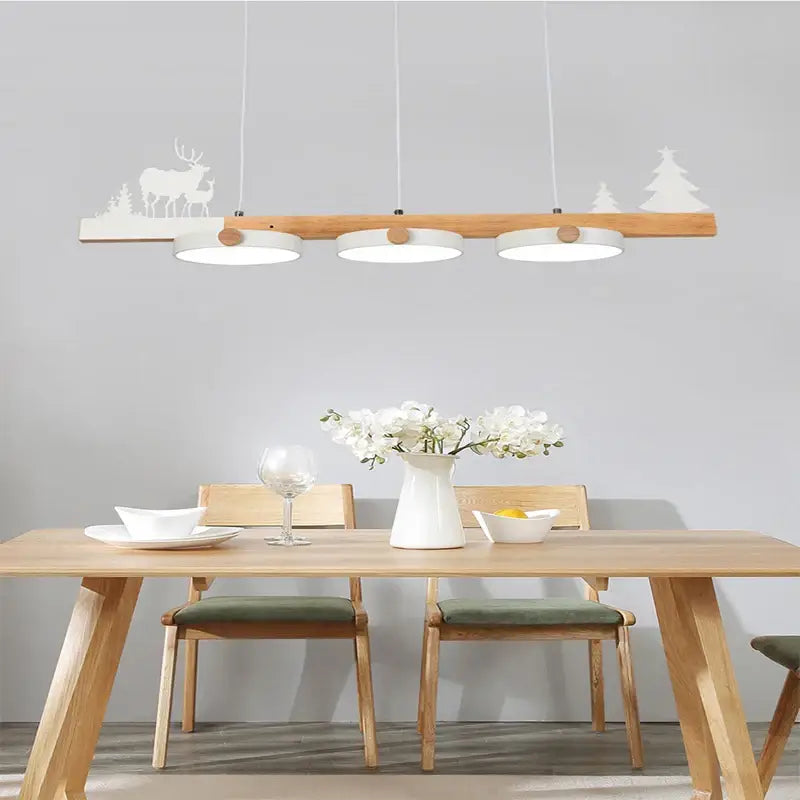 Suspension luminaire design en bois avec décor nature élégant
