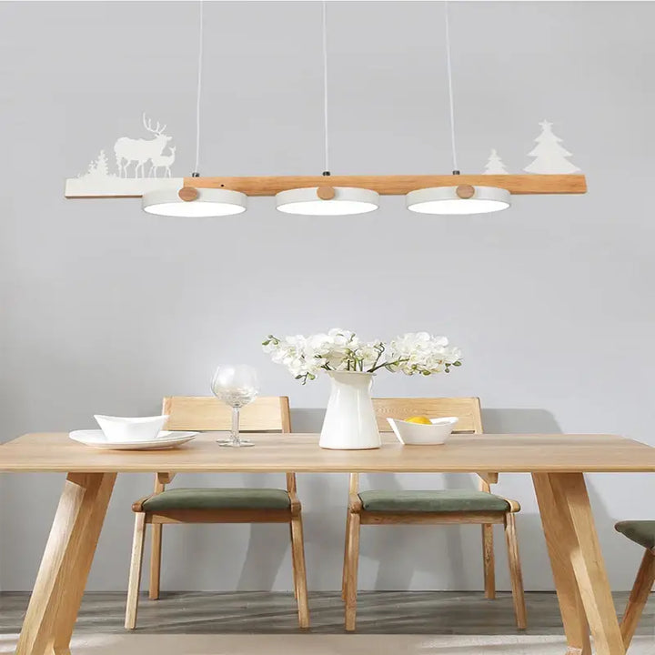 Suspension luminaire design en bois avec décor nature élégant