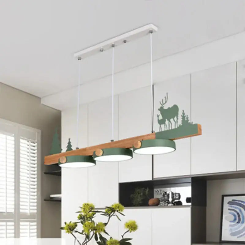 Suspension luminaire design en bois avec décor nature élégant