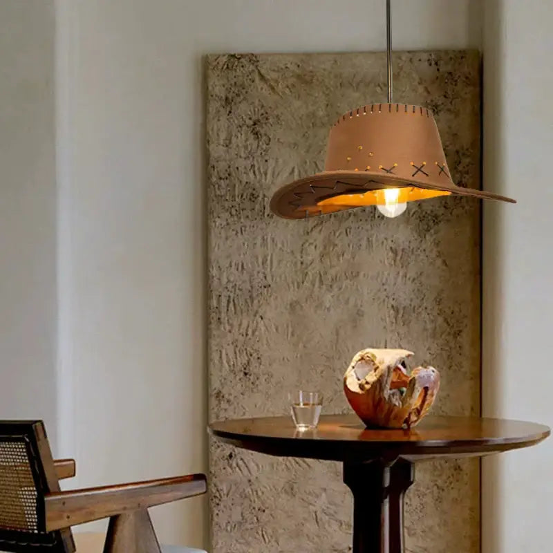 Suspension luminaire design chapeau western style vintage