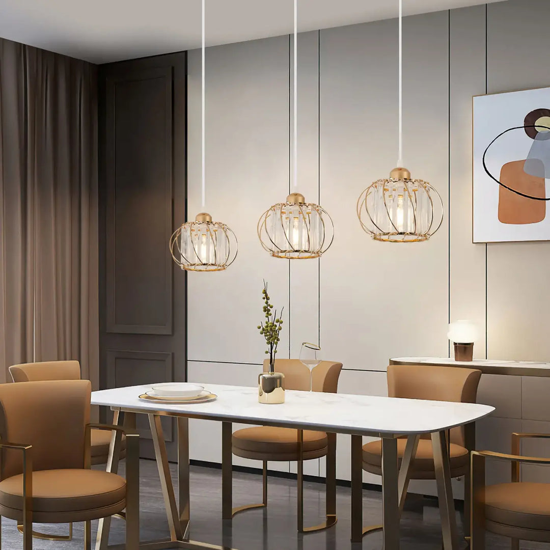 Suspension luminaire design doré cage métal et cristaux luxe