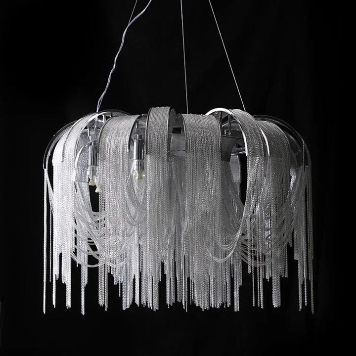 Suspension luminaire design dorée à chaînes lumineuses