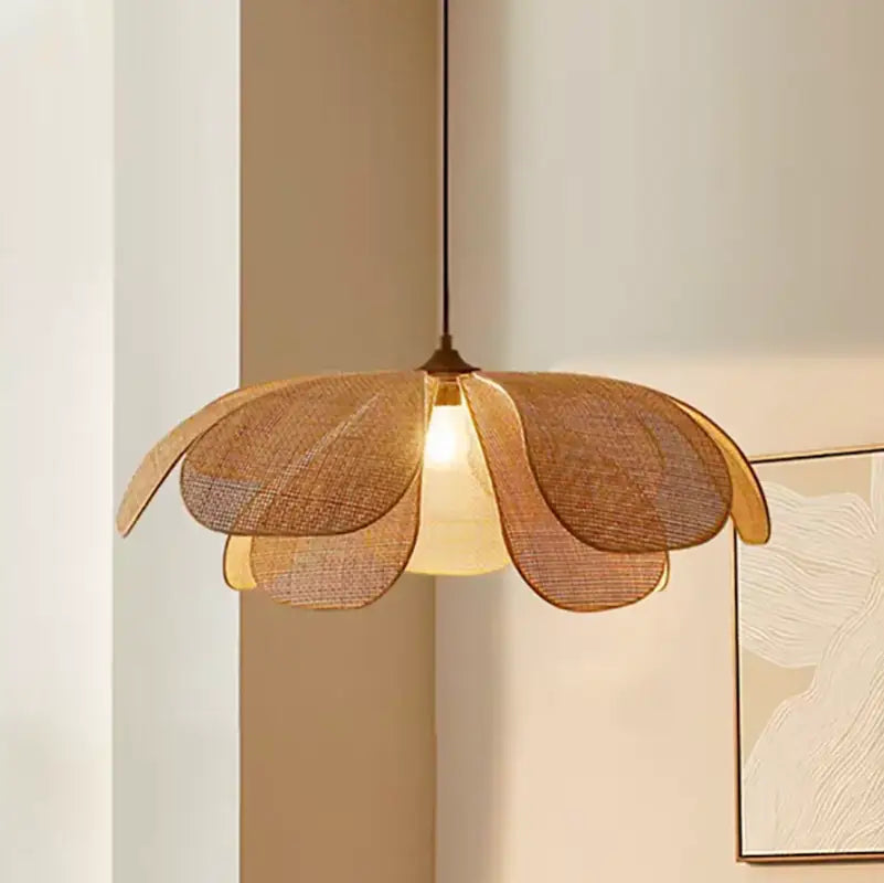 Suspension luminaire design florale en rotin tressé au style bohème