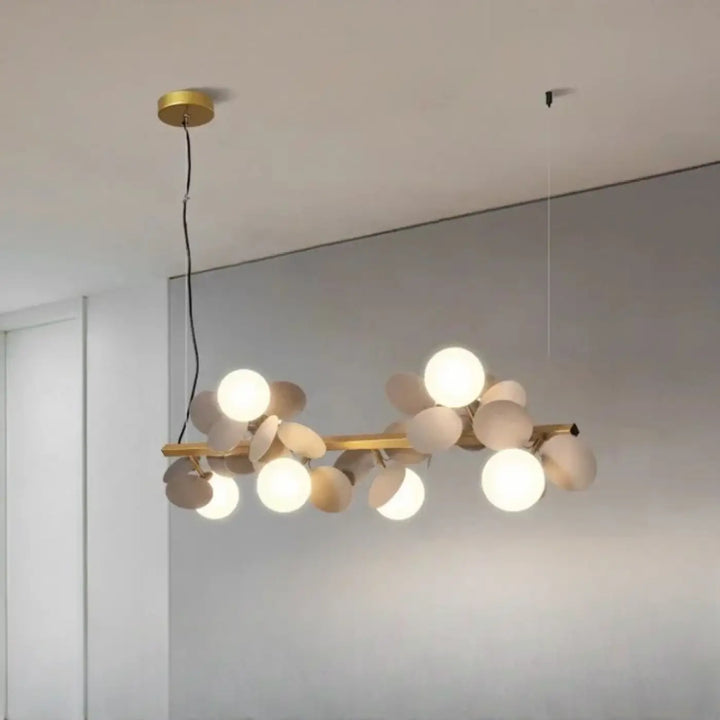 Suspension luminaire orbellia en métal doré avec sphères en verre dépoli et disques beige mat ampoule incluse salle à manger