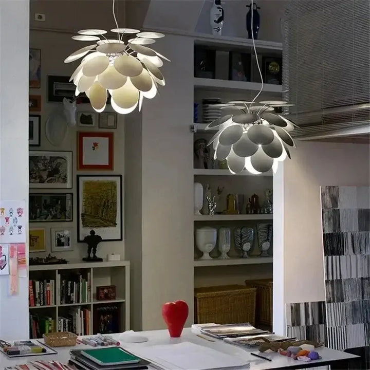 Suspension luminaire design moderne avec pétales blancs sublimes