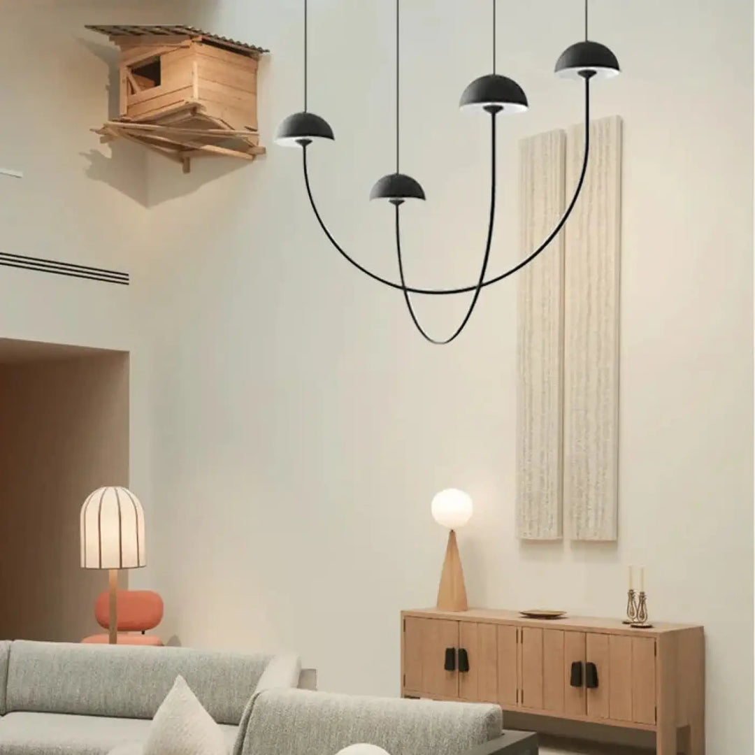 Suspension luminaire rotulia design noire aux bras métalliques courbés et dôme noir pour éclairage intérieur
