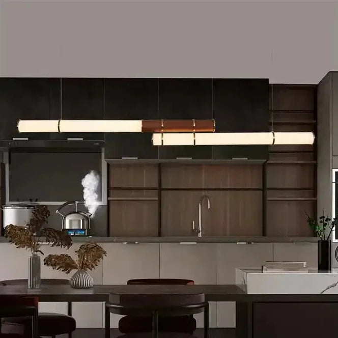 Suspension Luminaire au design rectiligne minimaliste

