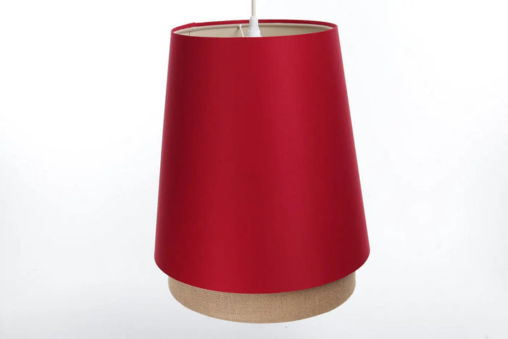 Suspension luminaire sensei design rouge avec double abat-jour cylindrique rouge vif et base beige texturée