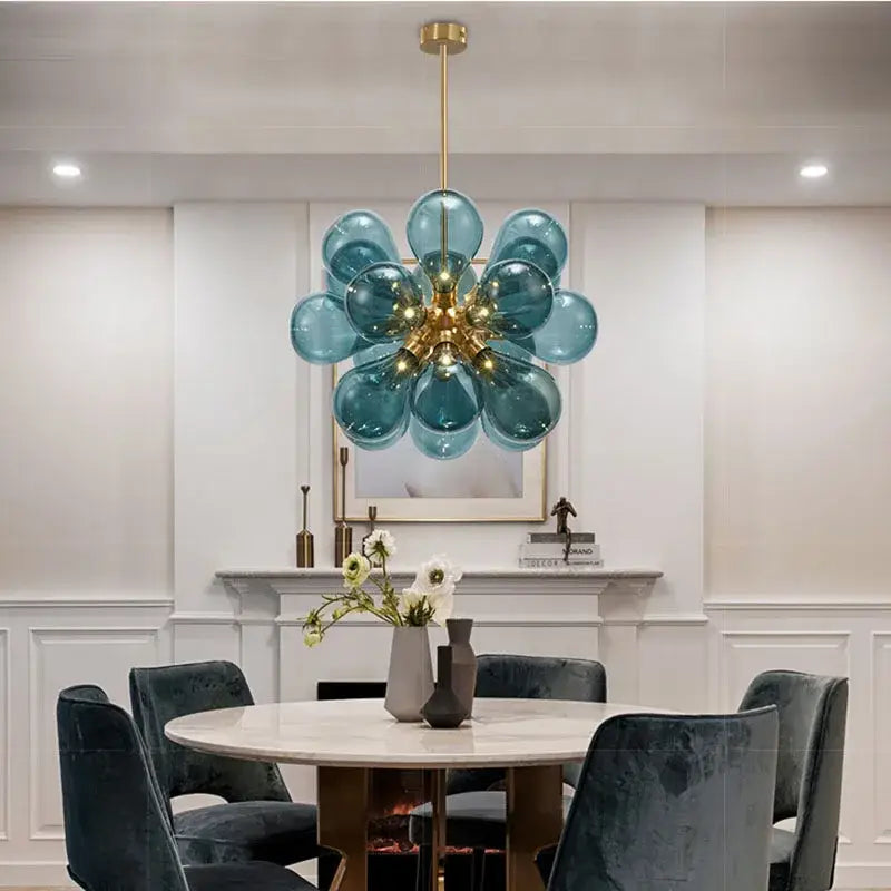 Suspension Luminaire Doré Avec Boules En Verre Soufflé Moderne