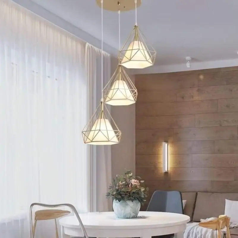 Suspension Luminaire Dorée En Forme De Diamant Moderne