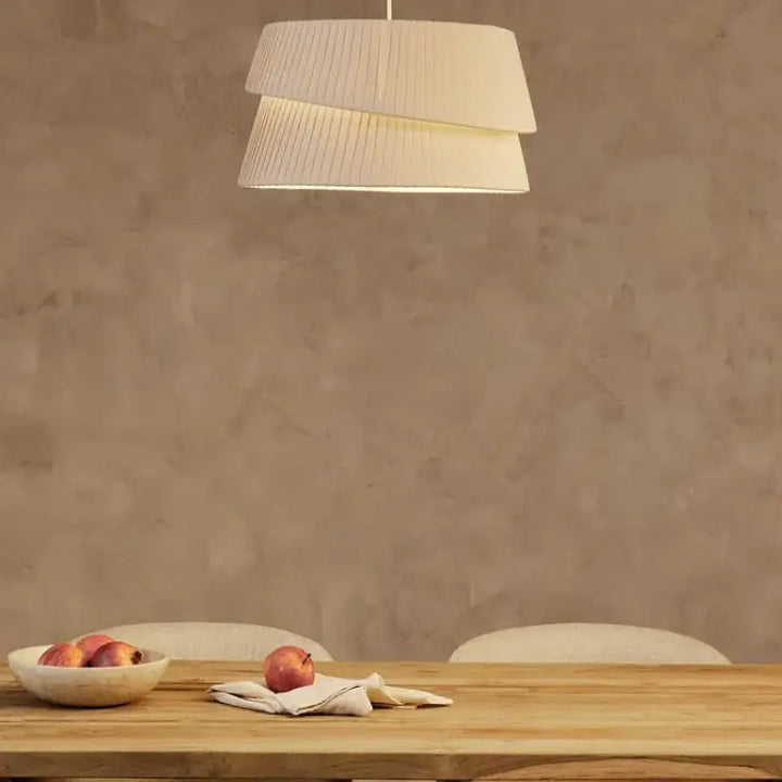 Suspension luminaire élégante en tissu beige pour salon moderne