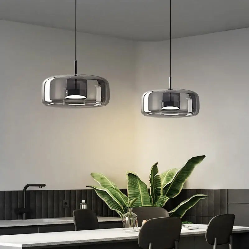 La Suspension Luminaire En Verre Avec Une Teinture Cognac Style Rond