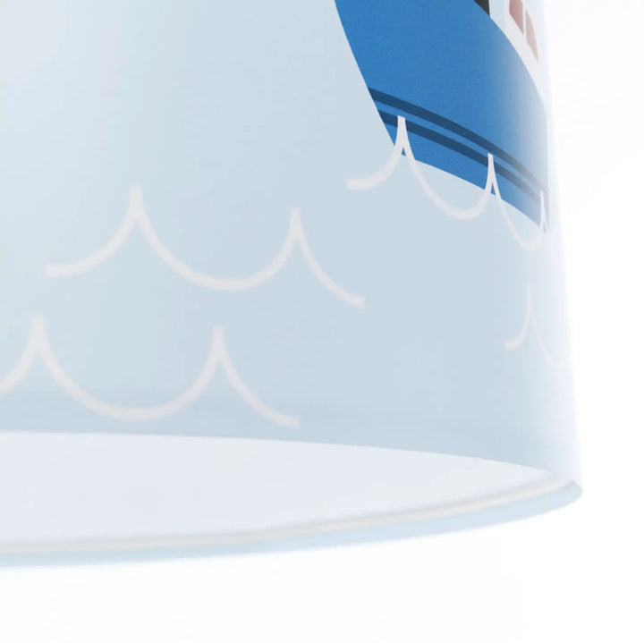 Suspension luminaire sweet dreams bleu clair avec abat-jour imprimé bateau à voile et motifs blancs en vague