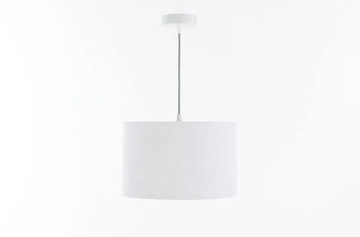 Suspension luminaire classic sweet dreams blanc avec abat-jour cylindrique en tissu mat et tige métallique fine