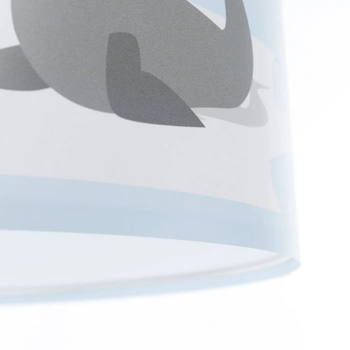 Suspension luminaire sweet dreams avec abat-jour cylindrique blanc en tissu doux et illustration de baleine grise