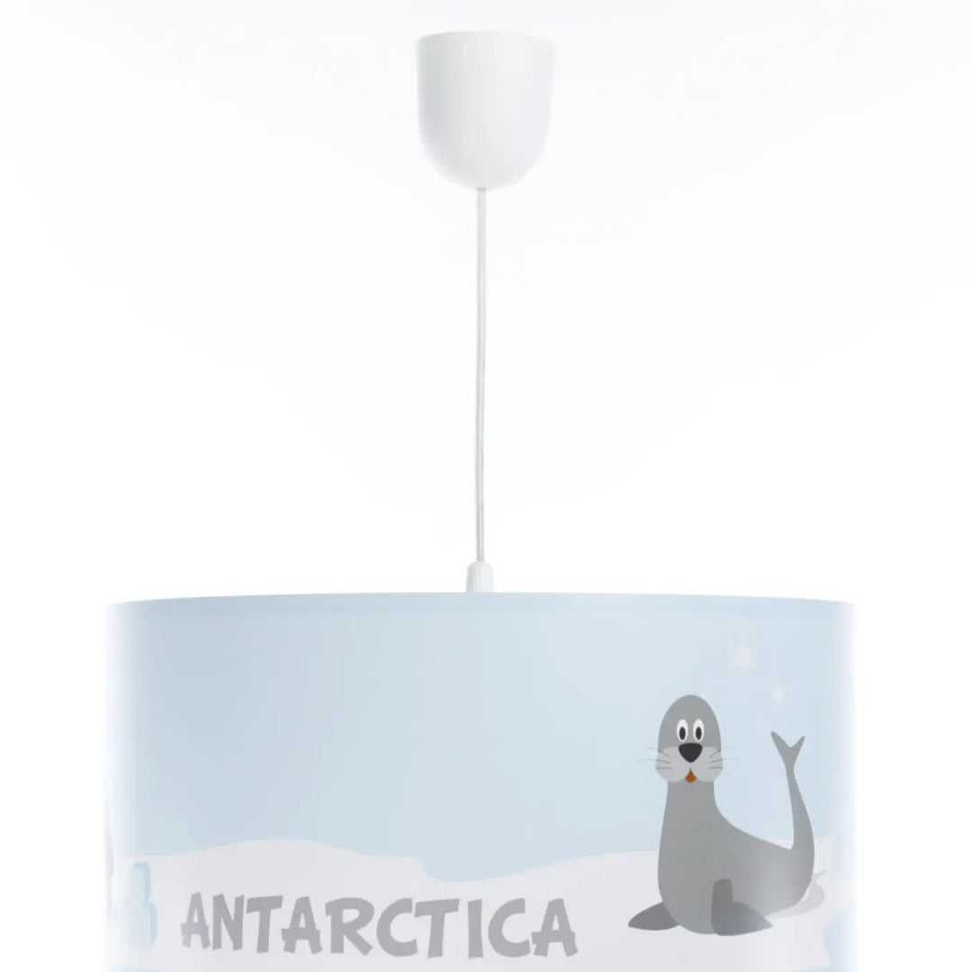 Suspension luminaire bleu clair avec illustration de phoque blanc et texte antarctica sur l’abat-jour cylindrique