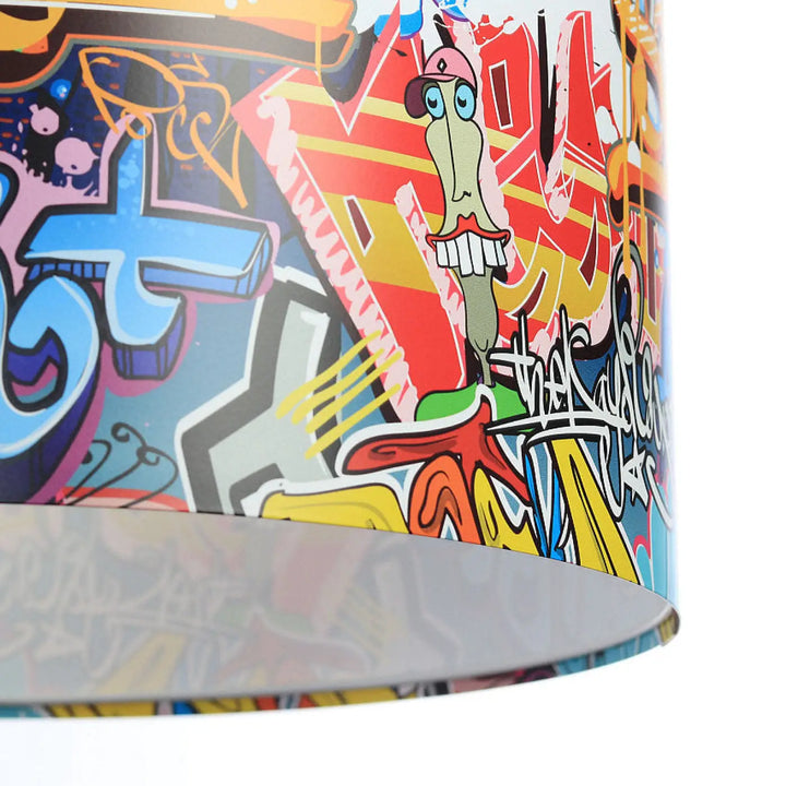 Suspension luminaire enfant avec abat-jour graffiti coloré et personnage cartoon escargot pour chambre kids