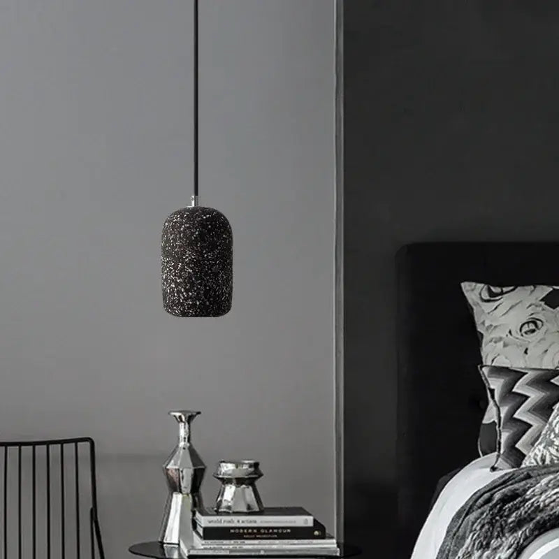 Suspension luminaire fine ovale pour éclairer une tête de lit moderne

