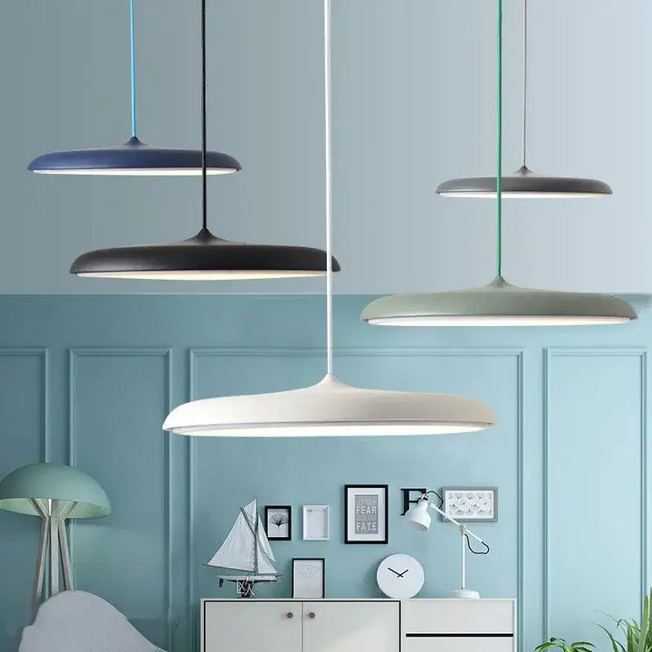 Suspension luminaire fine avec teinte colorée pour cuisine moderne

