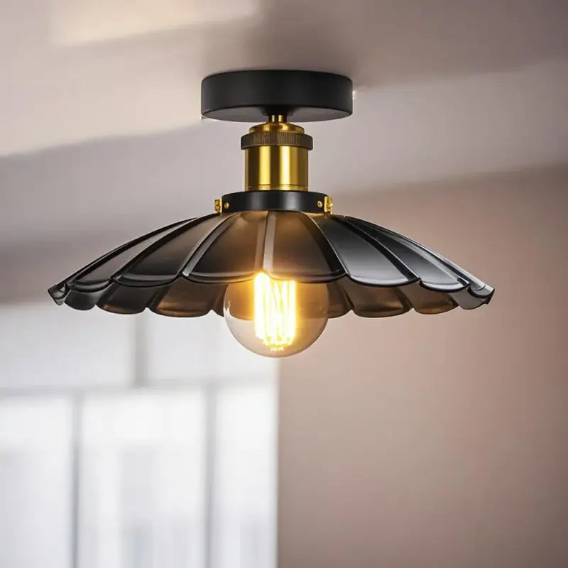 Suspension luminaire fleur sculptée en métal au design élégant