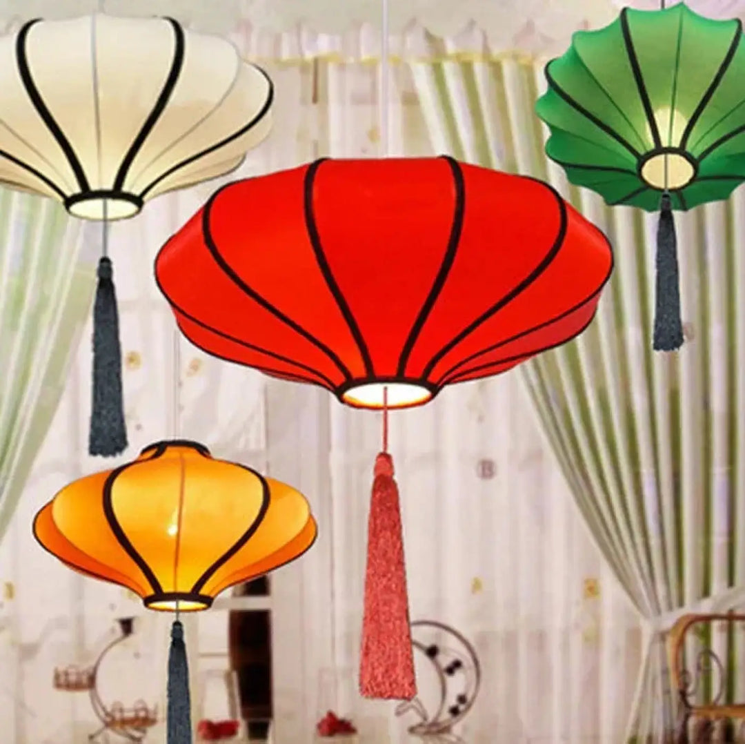 Suspension luminaire sanga rouge avec franges élégantes noires et objet décoratif tassel assorti pendent