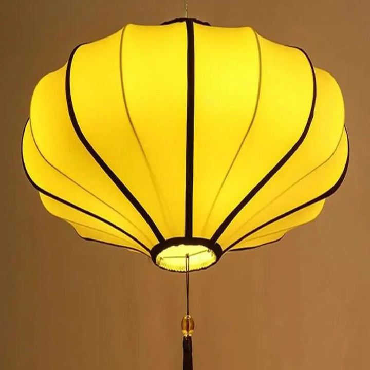 Suspension luminaire sanga en lanterne lumineuse jaune avec franges élégantes noire pour un objet décoratif raffiné