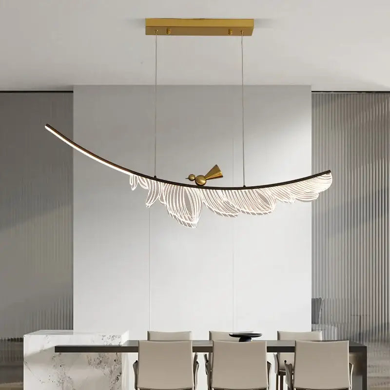 Suspension Luminaire En Forme De Plume Avec Un Oiseau Doré Élégant