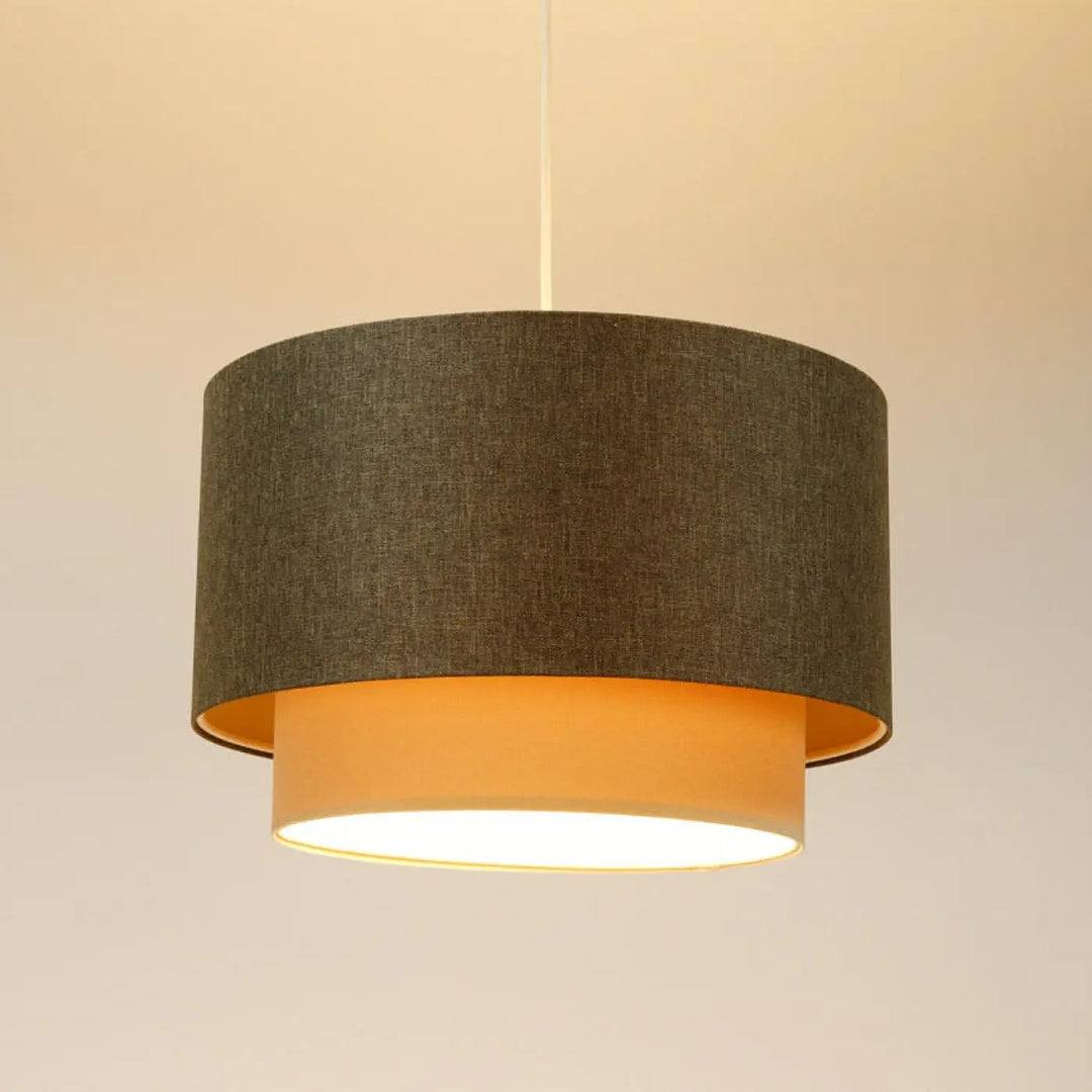 Suspension luminaire graphite en tissu texturé gris foncé avec doublure intérieure orange chaleureux duo boho élégant
