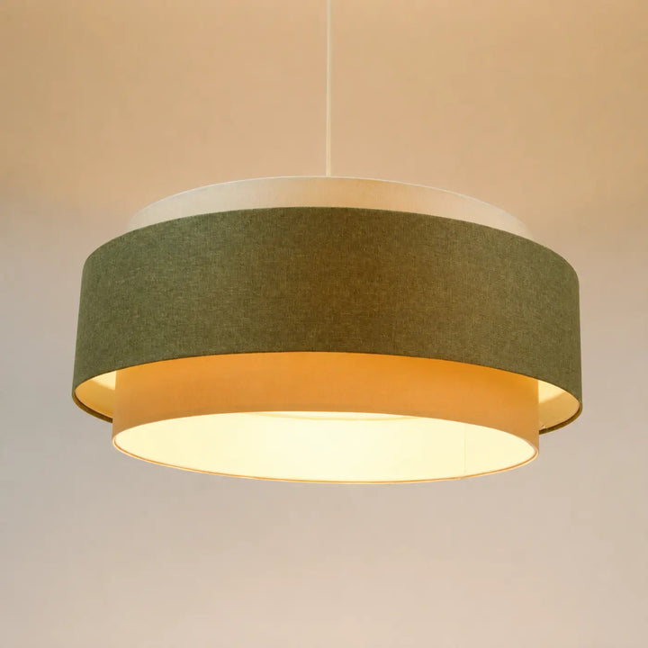 Suspension luminaire doblo boho elegant avec abat-jour en tissu gris vert texturé et doublure blanc crème chaleureuse