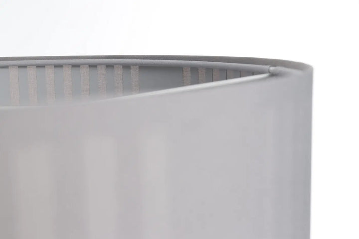 Suspension luminaire grise duo lami line avec abat-jour cylindrique à lamelles verticales et bord lisse incurvé