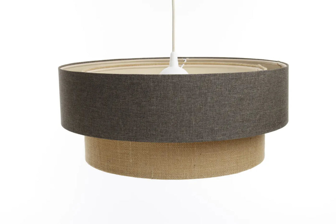 Suspension luminaire marron gris duo boho elegant avec tissu texturé gris foncé et burlap beige naturel suspendu par cordon blanc