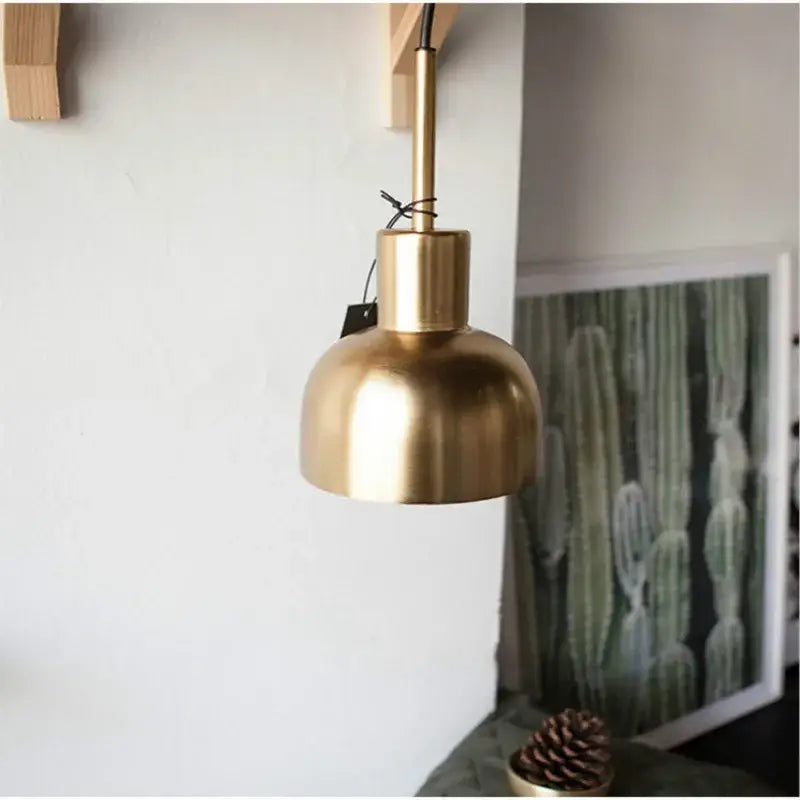 Suspension luminaire en métal doré à lumière blanche design