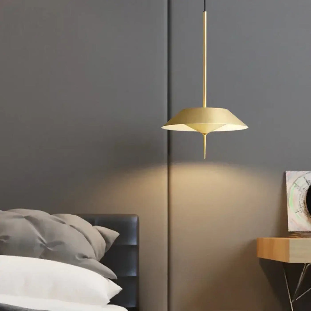 Suspension luminaire en métal doré au style moderne noir